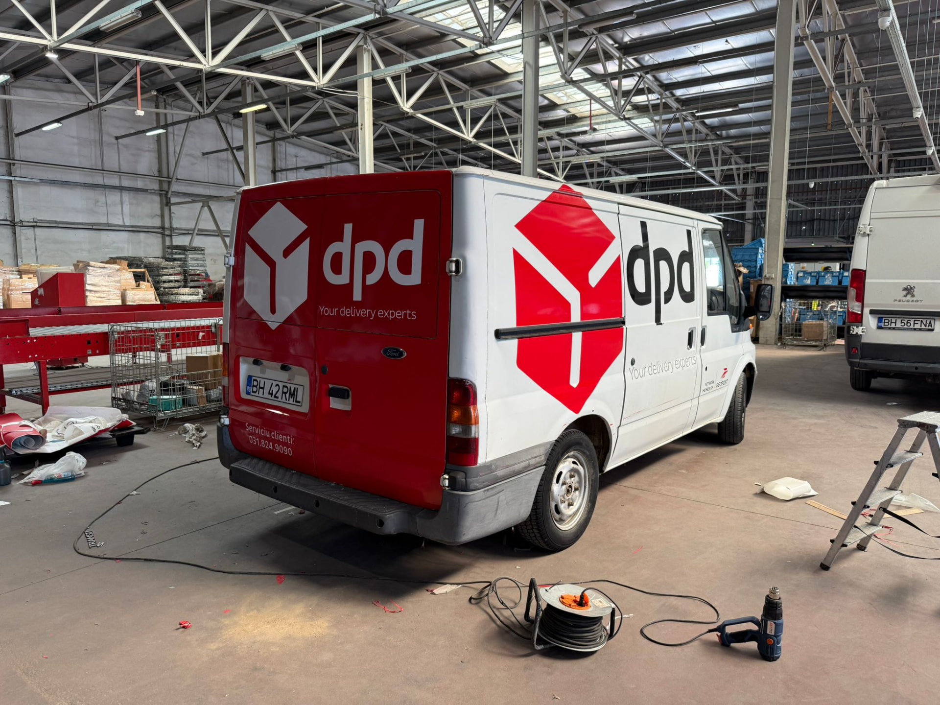 Fleet vehicle wrap produced by LOOP DESIGN ADV